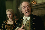 <b>«Сонная лощина» (1999)</b>
<br><br>
Одну из многочисленных экранизаций романа Вашингтона Ирвинга «Легенда о Сонной лощине» снял режиссер Тим Бертон. Главный герой фильма Икабод Крейн (Джонни Депп) расследует серию убийств в маленьком городке, совершенных всадником без головы. Здесь Майкл Гэмбон появляется на экране в роли Балтуса Ван Тессела, нового главы поселения, занимающего место убитого мэра. У семьи ван Тессел своя тайна, касающаяся загадочного всадника без головы, терроризирующего Сонную Лощину.