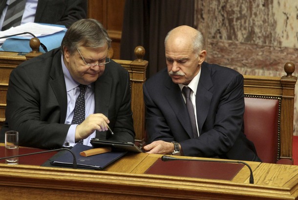 Министр финансов Греции Евангелос Венизелос и премьер-министр Йоргос Папандреу