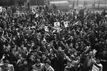 Ситуация на улицах Тегерана, после того как Реза Пехлеви покинул страну, 16 января 1979 года