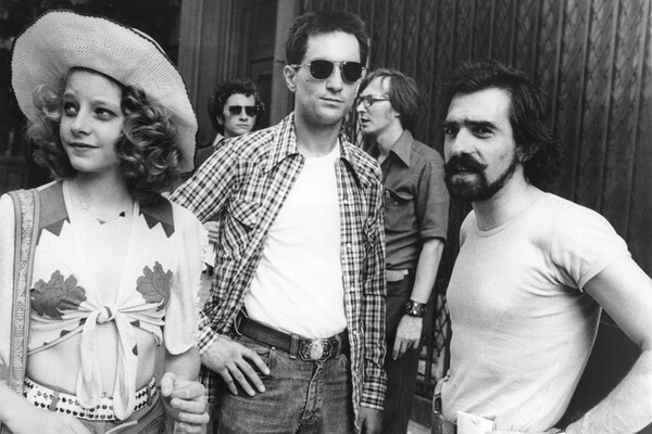 Джоди Фостер, Роберт Де Ниро и Мартин Скорсезе (слева направо) на&nbsp;съемках фильма &laquo;Таксист&raquo; (1976)