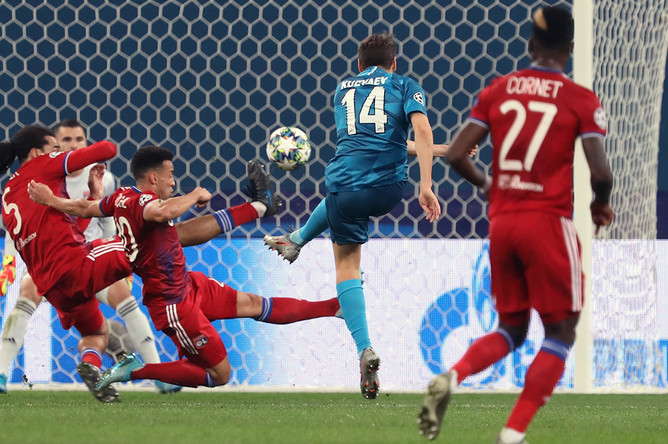 Во время матча группового этапа Лиги Чемпионов УЕФА сезона 2019/2020 между ФК «Зенит» (Санкт-Петербург, Россия) и ФК «Лион» (Лион, Франция), 27 ноября 2019 года