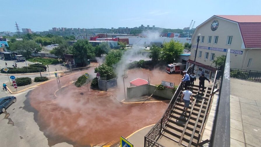 Пожарная часть ушла под воду из-за прорыва кипятка
