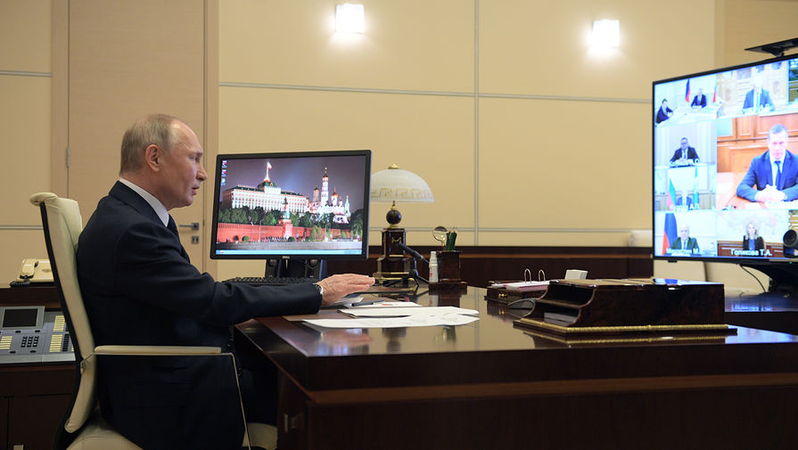Президент России Владимир Путин проводит в режиме видеоконференции совещание с членами правительства РФ, 15 апреля 2020 года