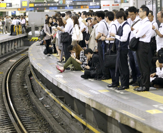 С&nbsp;утра в&nbsp;стране было объявлено о&nbsp;сокращении учебного дня, а днем многие занятия, в&nbsp;том числе, в&nbsp;университетах были полностью отменены.