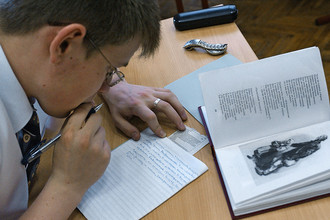 Надо опять начать читать с детьми книги. Надо опять их учить писать