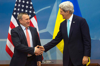 Государственный секретарь США Джон Керри и министр иностранных дел Украины Андрей Дещица в штаб-квартире НАТО