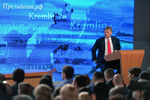 Пресс-секретарь президента РФ Дмитрий Песков перед началом десятой большой ежегодной пресс-конференции президента России Владимира Путина