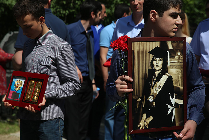 Церемония похорон целительницы Джуны Давиташвили на&nbsp;Ваганьковском кладбище