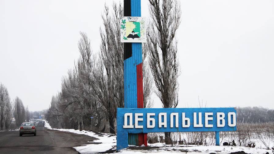 Стела с названием города на въезде в Дебальцево, 19 февраля 2018 года