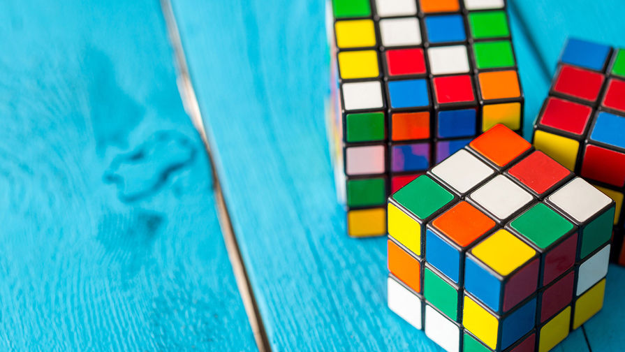 Подросток из Австралии установил новый мировой рекорд по сборке кубика Рубика вслепую