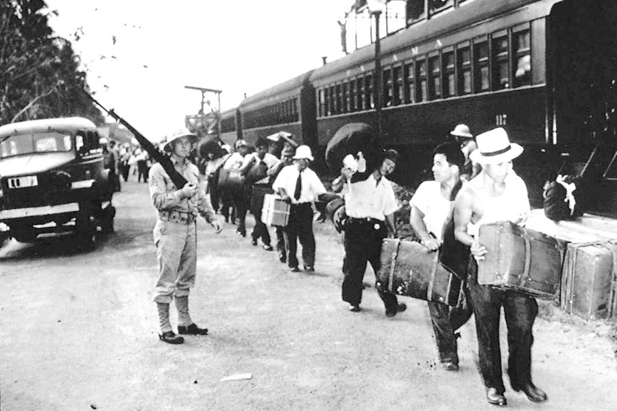 Интернирование японцев в США, 1942 год