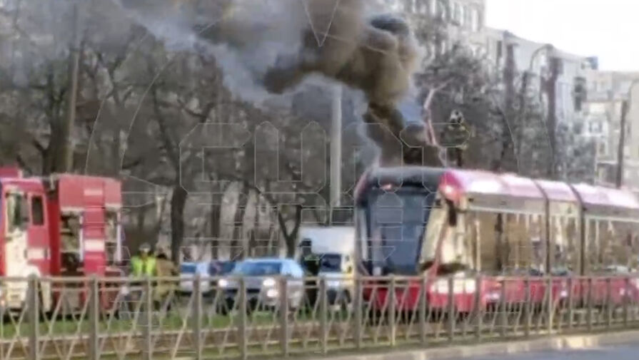 Петербургский трамвай загорелся на маршруте