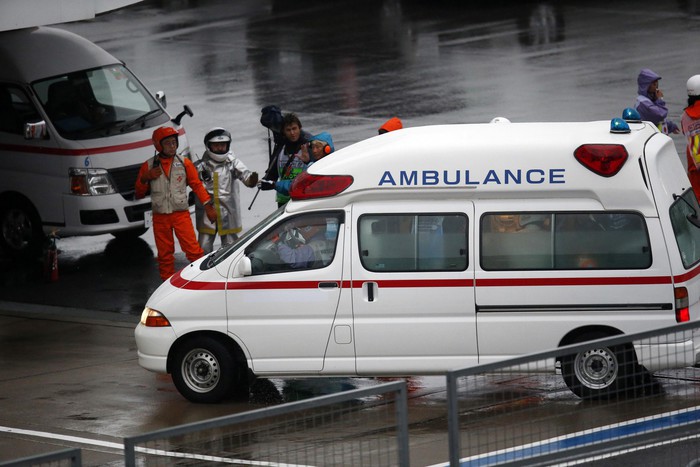 Жюля Бьянки доставляют в больницу на карете скорой помощи