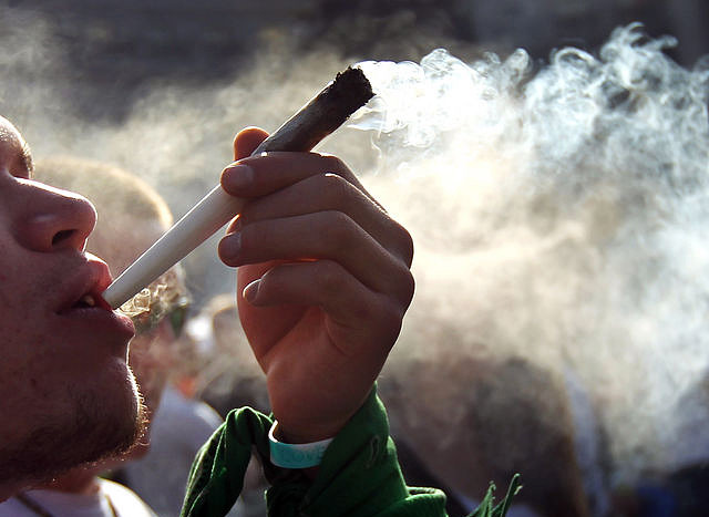 Сколько в россии людей курит марихуану движение за легализацию марихуаны
