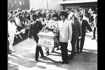 Друзья Джими Хендрикса во время похорон в Сиэтле, 1970 год