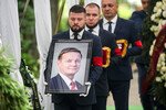 Церемония захоронения бывшего министра транспорта РФ Старовойта на Смоленском кладбище в Санкт-Петербурге, 11 июля 2025 года