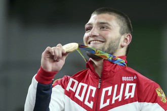 Давит Чакветадзе с золотой олимпийской медалью