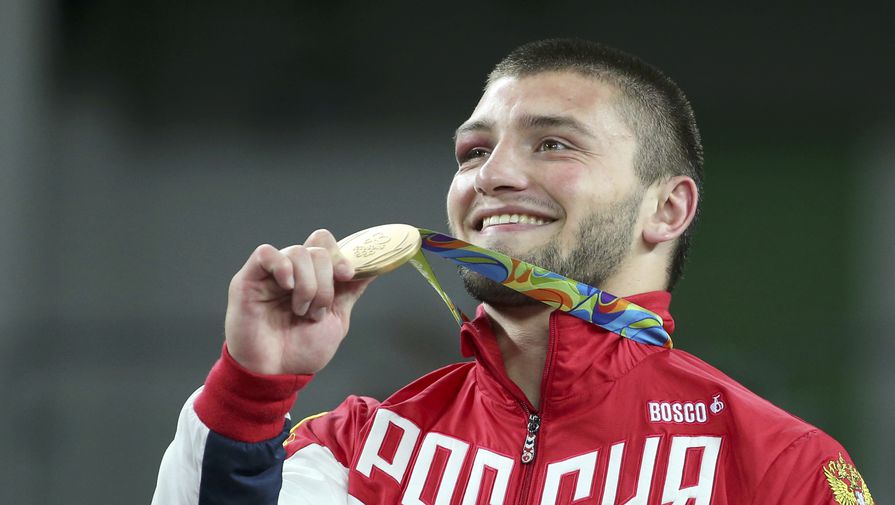 Давит Чакветадзе с&nbsp;золотой олимпийской медалью