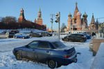 Парковка на площади Васильевский спуск в Москве