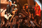 Выступление Джеймса Хэтфилда (Metallica) и Леди Гаги 