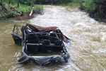 Ситуация на месте происшествия, где автомобиль УАЗ опрокинулся в реку, 12 июля 2019 года