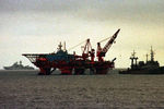 Судно «Регалия» на месте крушения АПЛ «Курск» в Баренцевом море, 21 октября 2000 года 