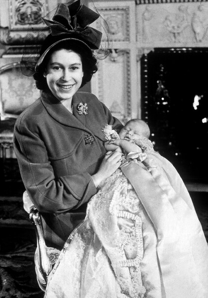 Чарльз Филипп Артур Джордж родился 14&nbsp;ноября 1948&nbsp;года, за&nbsp;5 лет до&nbsp;того, как его мать стала королевой Великобритании
