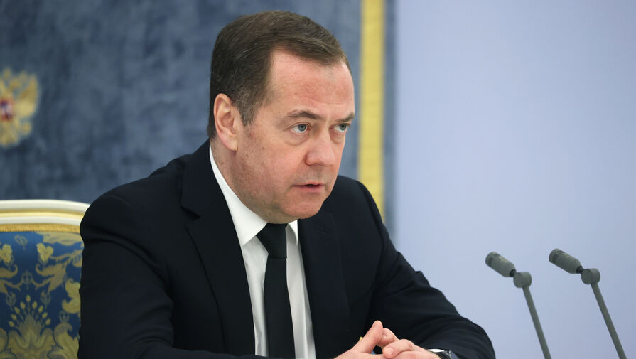 Медведев пожелал премьеру Словакии Фицо выздоровления