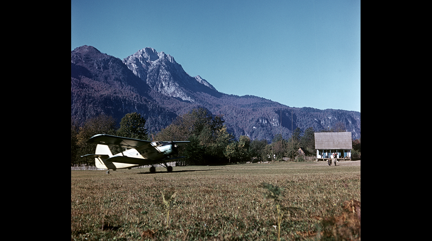 Самолет Ан-2 в поселке Псху в Грузинской ССР, 1966 год