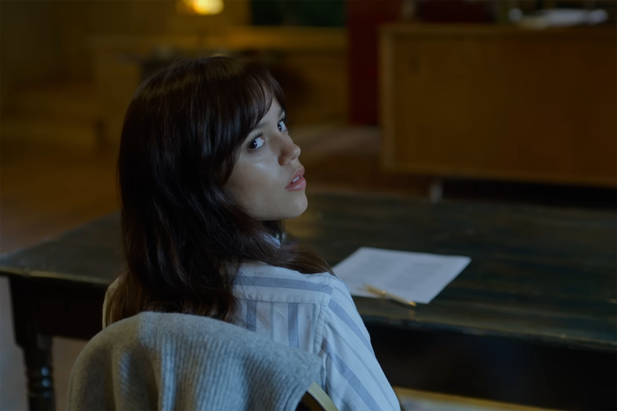 <b>«Девушка Миллера» (Miller's Girl), реж. Джейд Бартлетт</b>
<br><br>
<b>Где и когда смотреть:</b> в&nbsp;кино &mdash; с&nbsp;21 августа
<br><br>
Доктор Ватсон (Мартин Фриман) и Уэнздей (Дженна Ортега) в&nbsp;эротическом триллере об опасной игре между&nbsp;одаренной студенткой и разочаровавшимся в&nbsp;жизни писателем.