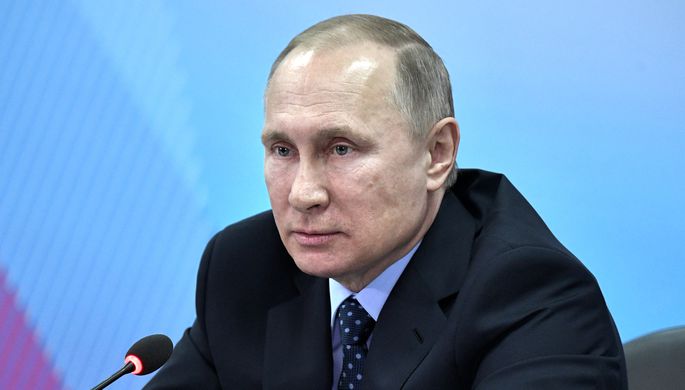 Владимир Путин во время совещания в Красноярске