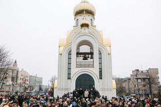 Участники всероссийской акции «Мы вместе против террора» на площади Победы в Иваново