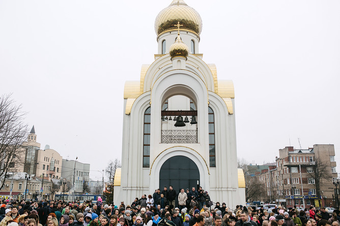 Участники всероссийской акции «Мы вместе против террора» на площади Победы в Иваново