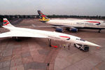 Самолеты «Конкорд» и «Боинг-747» авиакомпании British Airways в лондонском аэропорту Хитроу, 1997 год