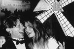 Польский кинорежиссер Роман Полански с женой актрисой Эммануэль Сенье во время празднования 100-летия кабаре «Мулен Руж», 1989 год