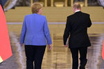 Владимир Путин и Ангела Меркель после совместной пресс-конференции по итогам встречи, 2021 год
