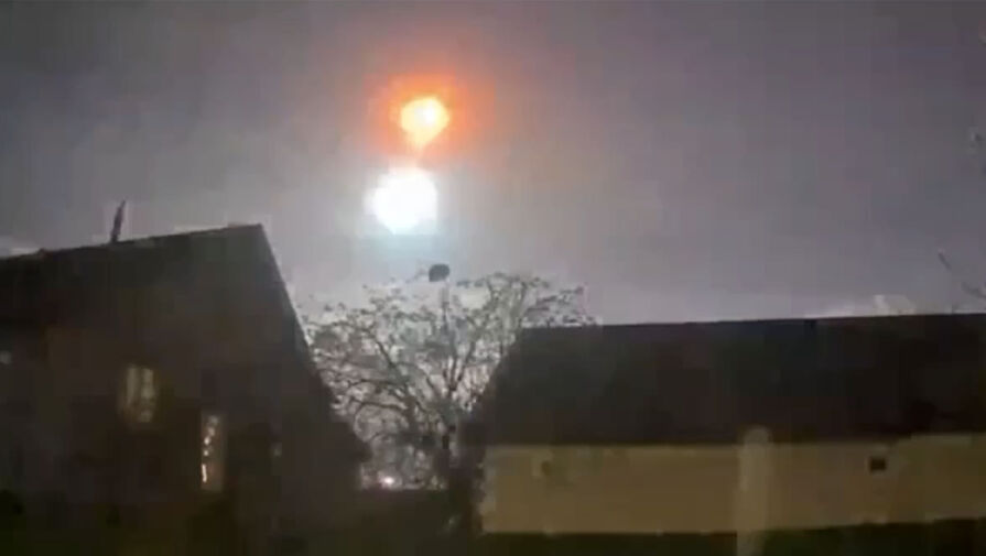 Власти Киева объяснили вспышку в небе падением спутника НАСА