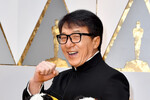 Джеки Чан на красной дорожке 89-й ежегодной церемонии вручения премии «Оскар» в Голливуде, 2017 год