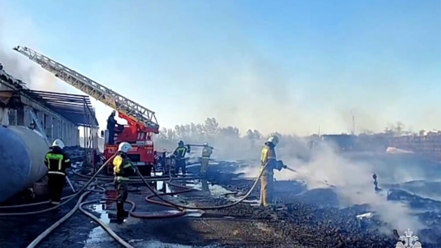 В Смоленске ликвидировали пожар на территории кирпичного завода