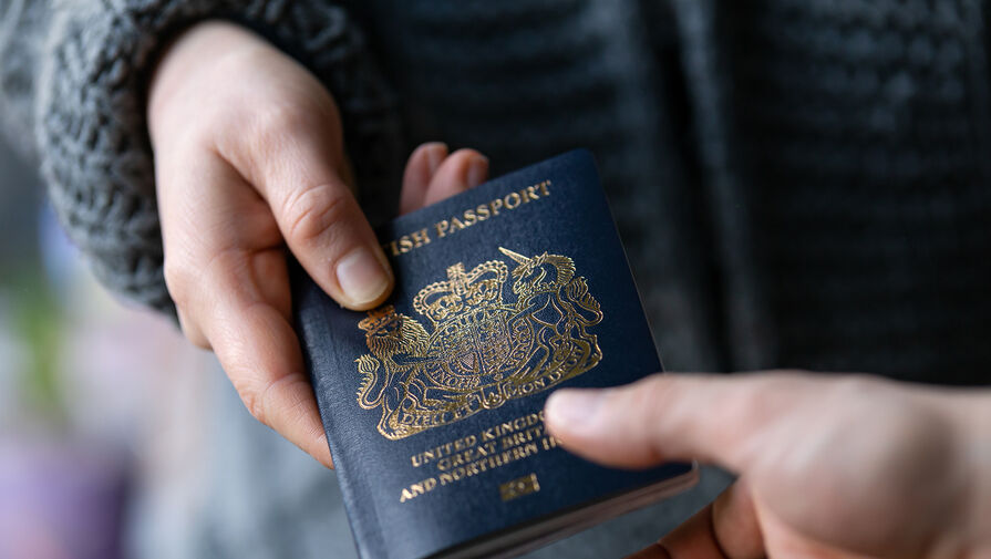 Летевшую в отпуск туристку отказались пустить на рейс из-за пятна в паспорте