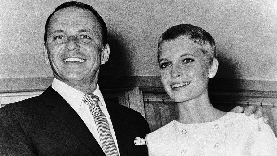 Фрэнк Синатра и Миа Фэрроу после свадьбы 19 июля 1966 года в&nbsp;Лас-Вегасе