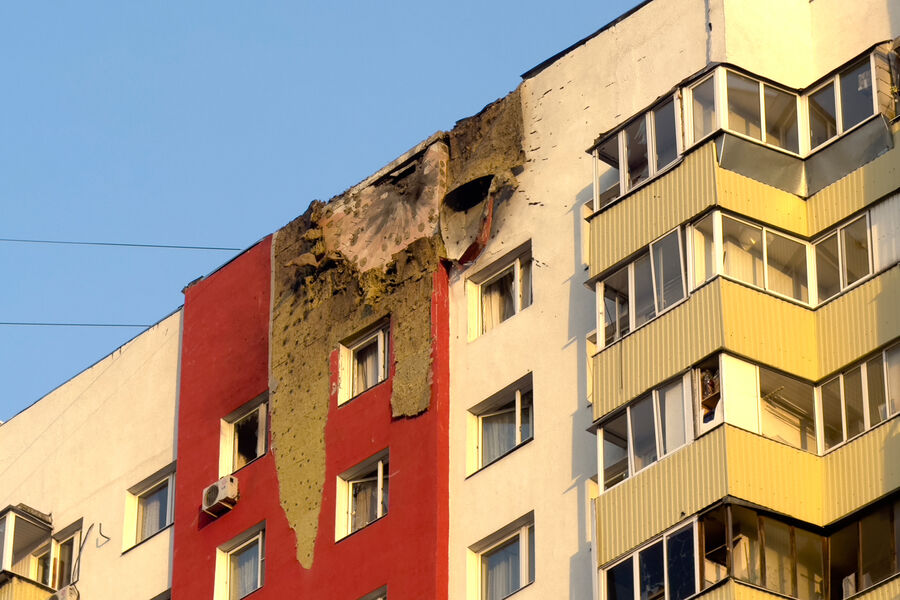 Повреждения в&nbsp;многоквартирном доме на&nbsp;Домодедовской улице в&nbsp;результате падения беспилотного летательного аппарата, 11&nbsp;марта 2025&nbsp;года