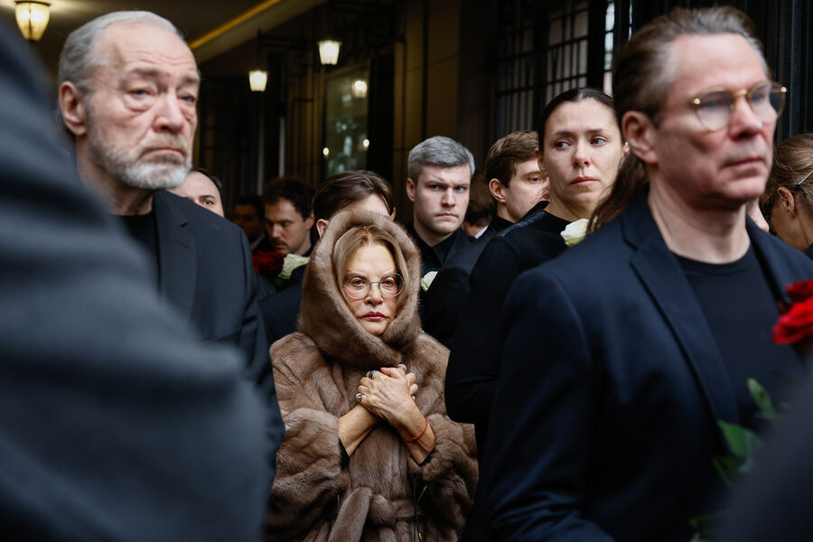 Церемония прощания с&nbsp;народным артистом России Владимиром Симоновым в&nbsp;Театре им. Евгения Вахтангова в&nbsp;Москве, 12&nbsp;ноября 2025&nbsp;года