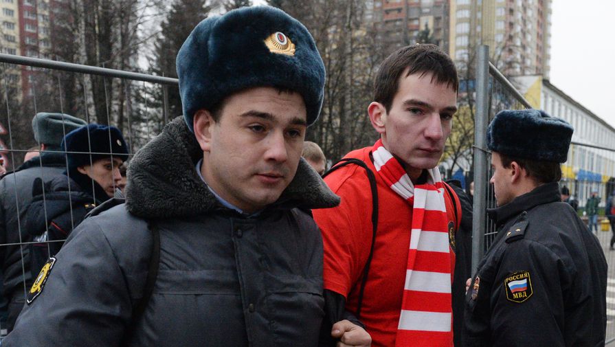 Сотрудники полиции применили силу по отношению к болельщикам «Спартака» во время матча с «Ростовом»
