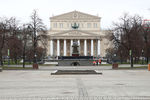 Опустевшая площадь перед зданием Большого театра в Москве, 30 марта 2020 года