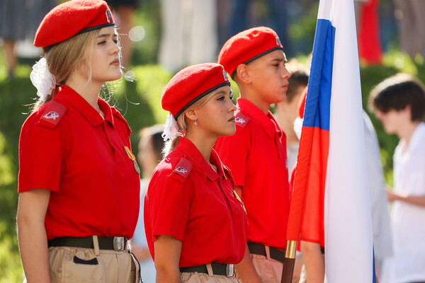 Юнармейцы на&nbsp;торжественной линейке, посвященной Дню знаний, в&nbsp;школе №17 во Владивостоке