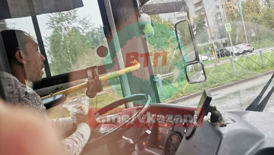Пассажиры автобуса в Казани пожаловались на водителя, рассматривавшего женщин