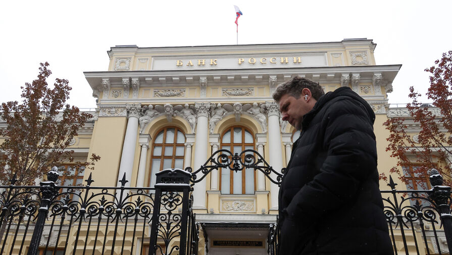 ЦБ повысил ключевую ставку до 16%. Что будет с кредитами, вкладами и рублем