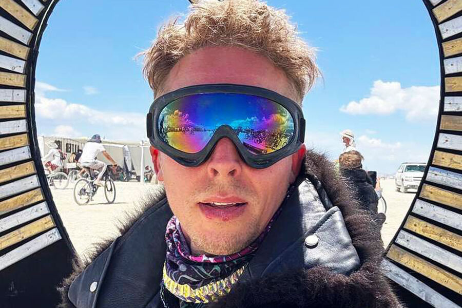 Россиянин создал инсталляцию для Burning man, но пропал после бури. Его нашли зарезанным в палатке
