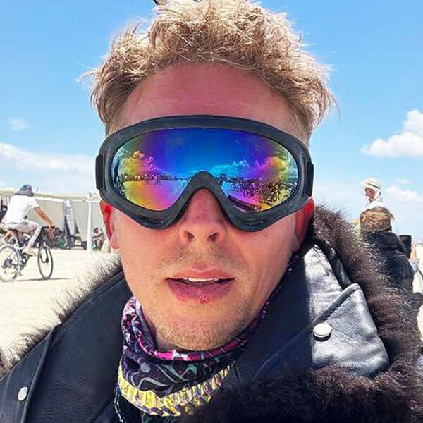 Россиянин создал инсталляцию для Burning man, но пропал после бури. Его нашли зарезанным в палатке